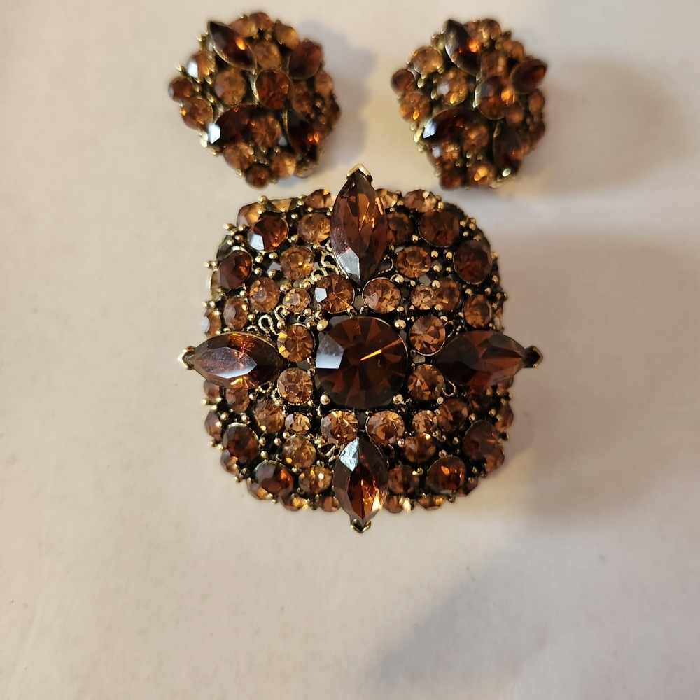 Lisner Signed Vintage Rootbeer Crystal Brooch Clip earring Set